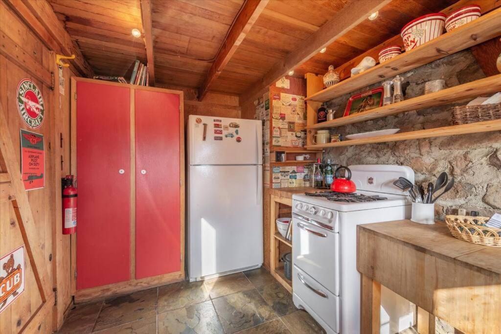 Coziest Cabin In Tahoe W Stone Fireplace Comfy Beds Close To Slopes & Lake 카넬리안 베이 외부 사진