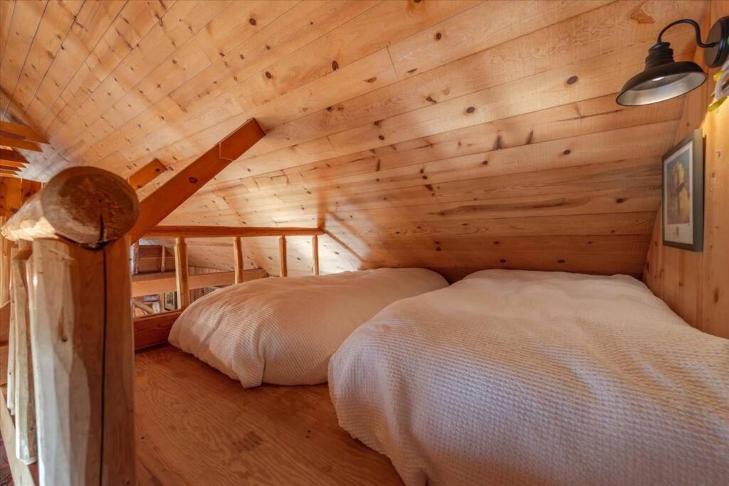 Coziest Cabin In Tahoe W Stone Fireplace Comfy Beds Close To Slopes & Lake 카넬리안 베이 외부 사진