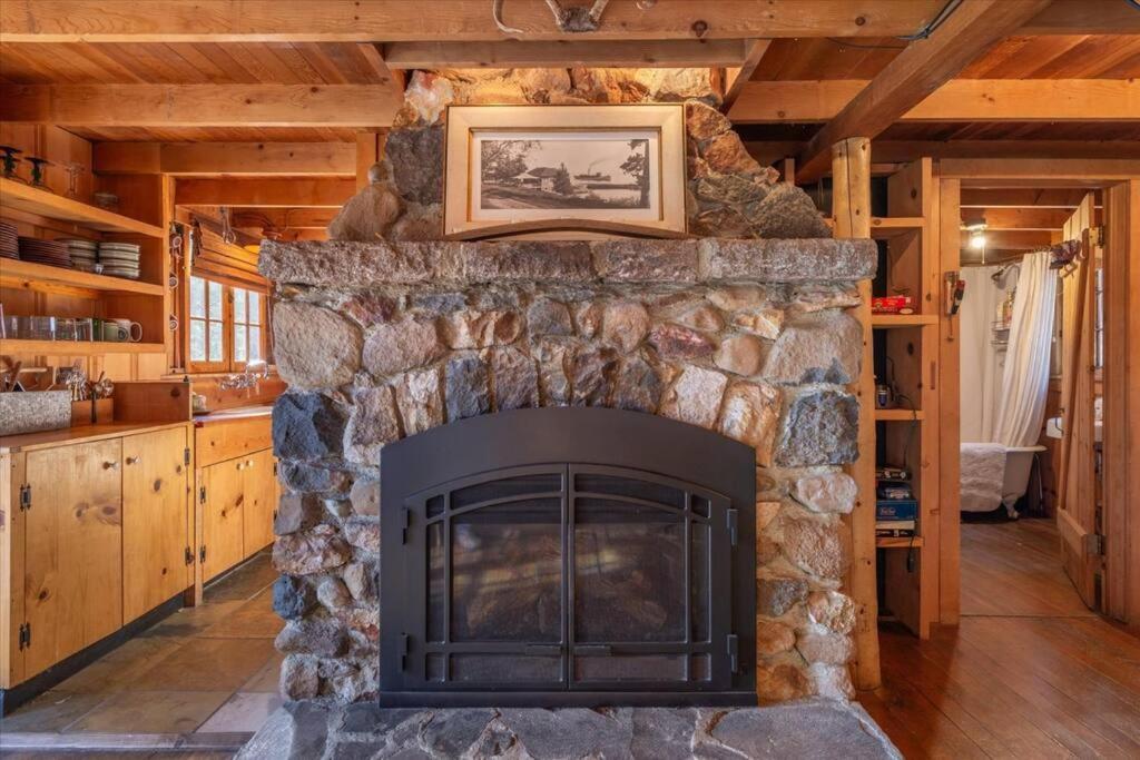 Coziest Cabin In Tahoe W Stone Fireplace Comfy Beds Close To Slopes & Lake 카넬리안 베이 외부 사진